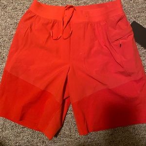 Mens train to beach short 8”